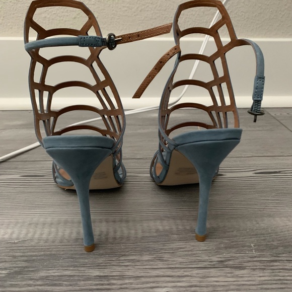 Steve Madden Suede Sandals. Size 7 - Picture 4 of 6